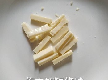 step6: 將BB芝士切成細條狀