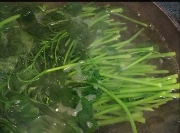 step1: 大煲滾水白烚，底翻至面，2分鐘，過冷河