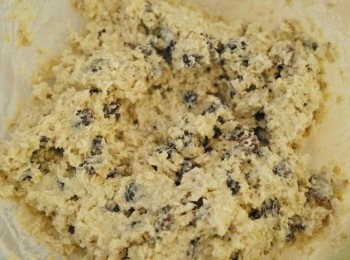 step4: 下蛋，拌勻，再下步驟一的乾材料，徹底拌勻
