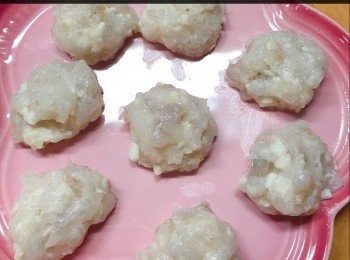 step7: 把蝦膠平均分為8份