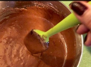 step8: 攪拌成朱古力泡狀。