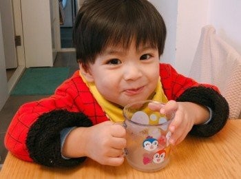 step2: 加入八碗水，煲滾後將所有材料放入煲內，大火煲滾後轉最細火煲1.5-2小時