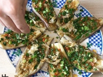 step9: 蒸完後，加點柴魚片。