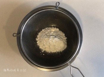 step2: 將材料(C)一起過篩，備用