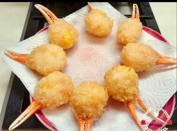 step14: 炸好後放上廚房紙上把油瀝乾。