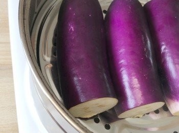 step2: 放入蒸爐，中火蒸15分鐘。