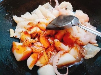 step6: 加少少老抽調色。