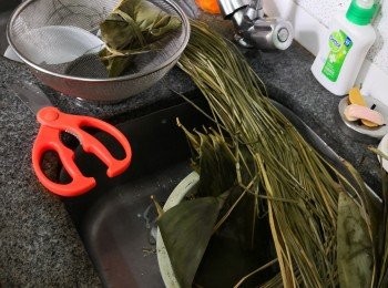 step1: 將兩種西米分別用椰青水及糖漿浸發至西米漲起飽滿備用