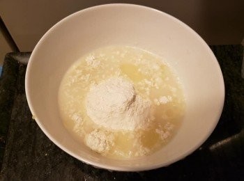 step2: 炸粉約100g加入約120g凍開水加少許油