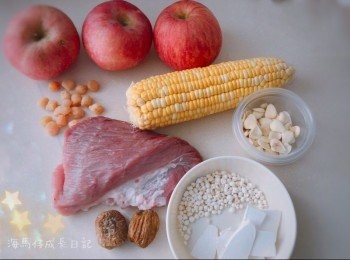 step1: <a href="https://bit.ly/3ANJVUp" target="_blank" data-keyword="豬展" class="guide-link"><strong>豬展</strong></a> <span style="display:inline-block;vertical-align:middle;margin-top:-3px;color:initial;border-radius:3px;padding:2px 3px;font-size:12px;line-height:14px;background:#87d300;color:#fff;">即買</span> 加薑片先飛水備用
所有其他材料洗淨，浸約15分鐘