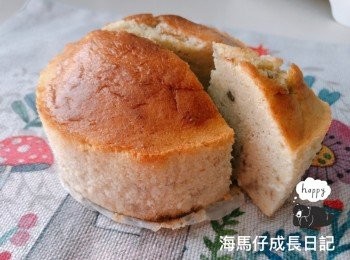 step3: 最後把以上兩者攪拌好
在蛋糕模內加入牛油紙 （牛油紙掃上牛油貼在模底及模壁）