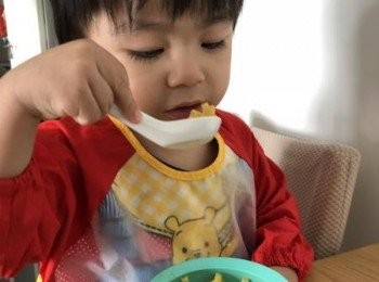 step5: 小海馬最喜歡都係食大人野，今次爸媽都一起食通粉午餐，佢又食，好歡喜