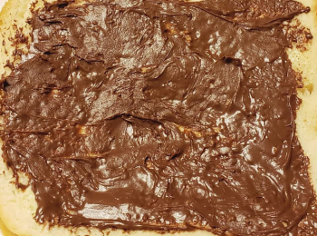 step3: 在方包之另一面塗上榛子朱古力醬