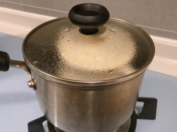 step3: 放入所有材料入燉盅及加水，細火燉2小時即可