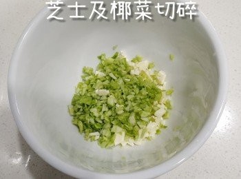 step2: 椰菜同芝士盡量切細粒