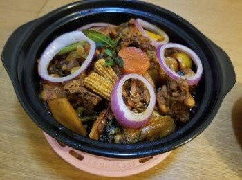 step3: 最後加埋蔥中芹九層塔+少少酒煮滾起就食得
(中芹九層塔係屋企自己種用少少吾駛買）