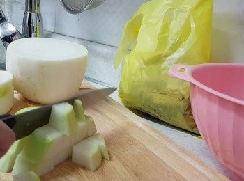 step1: 把蘿蔔切粒，