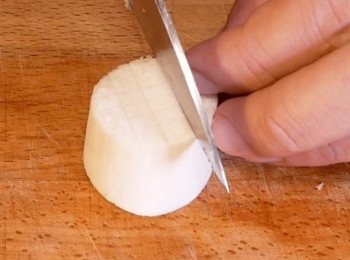 step2: 接著表面切淺淺的格子狀。