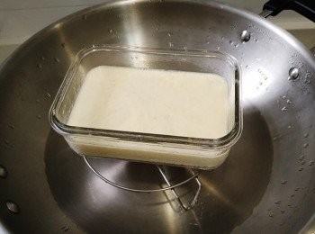 step9: 蒸3分鐘熄火，千萬唔好開蓋，
再焗6分鐘，超滑水蛋就搞掂啦！！