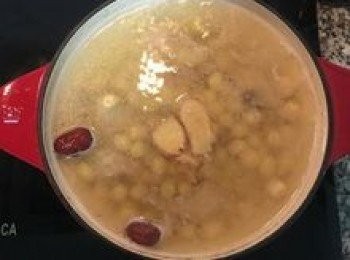 step7: 放入蓮子，慢燉。