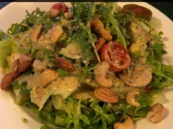 step2: 素食：古斯古斯(couscous)加入所有的蔬菜粒及<span class="group_2">調味料</span>攪拌，並於已攪拌的古斯古斯(couscous)上，加少許芝麻醬和碎的核果便成。