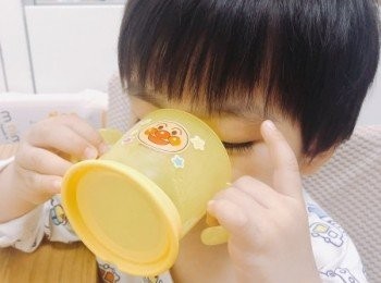 step3: 加入12碗水，煲滾後將所有材料放入煲內，大火煲滾後轉最細火煲2小時