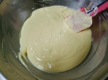 step7: 拌勻成蛋黃光滑麵糊備用。