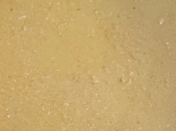 step8: 煮滾後加入半罐蟹膏， 拌勻後再加3湯匙雞湯、半茶匙雞粉、1茶匙糖拌勻盛起