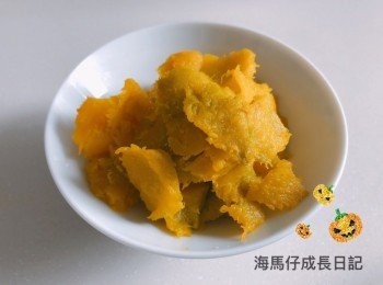 step2: 蒸熟南瓜，約20分鐘，切開蓋起肉