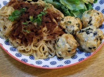 step9: 雖然工夫好似多左d，
但真係同您出街去麵舖食的味道差吾多，
鐘意食濃味同香口的朋友可以係屋企煮來試下，
多多指教♡