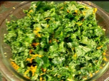 step1: 羽衣甘藍 Kale  洗凈，然後切碎後加少許橘皮茸攪勻。