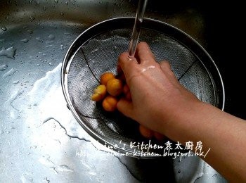 step2: 栗子肉用水沖一沖洗及瀝乾