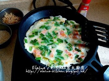 step8: 煎至兩面微黃或金黃色 , 盛起切件即可