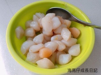 step4: 小帶子用鹽加少許胡椒粉醃15分鐘