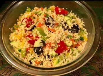 step4: 素食：焗完成後的古斯古斯(couscous)，最簡單的是只是，加入所有的蔬菜粒及<span class="group_2">調味料</span>攪拌便成。