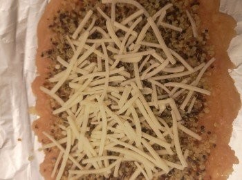 step3: <a href="https://bit.ly/3EZL8dD" target="_blank" data-keyword="雞胸" class="guide-link"><strong>雞胸</strong></a> <span style="display:inline-block;vertical-align:middle;margin-top:-3px;color:initial;border-radius:3px;padding:2px 3px;font-size:12px;line-height:14px;background:#87d300;color:#fff;">即買</span> 肉面用少許辣椒粉、岩鹽和橄欖油醃一陣。之後<a href="https://bit.ly/3EZL8dD" target="_blank" data-keyword="雞胸" class="guide-link"><strong>雞胸</strong></a> <span style="display:inline-block;vertical-align:middle;margin-top:-3px;color:initial;border-radius:3px;padding:2px 3px;font-size:12px;line-height:14px;background:#87d300;color:#fff;">即買</span> 肉放在錫紙上，<a href="https://bit.ly/3EZL8dD" target="_blank" data-keyword="雞胸" class="guide-link"><strong>雞胸</strong></a> <span style="display:inline-block;vertical-align:middle;margin-top:-3px;color:initial;border-radius:3px;padding:2px 3px;font-size:12px;line-height:14px;background:#87d300;color:#fff;">即買</span> 肉鋪上藜麥和素芝士。