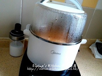 step4: 蓋上蓋按<蒸 / 煮>功能 , 先將時間調至15分鐘