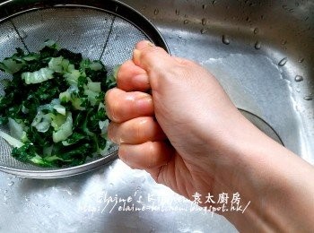 step6: 盛起切碎再渣乾水份
