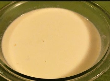 step4: 然後過瀘後的荔枝汁備用。
