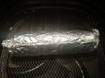 step4: <a href="https://bit.ly/3EZL8dD" target="_blank" data-keyword="雞胸" class="guide-link"><strong>雞胸</strong></a> <span style="display:inline-block;vertical-align:middle;margin-top:-3px;color:initial;border-radius:3px;padding:2px 3px;font-size:12px;line-height:14px;background:#87d300;color:#fff;">即買</span> 肉利用錫紙卷成一卷，錫紙頭尾需卷實，用180度焗20分鐘。