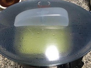 step15: 入蒸鍋蒸5分鐘後，取出再重覆12～15的動作，直到粉漿用完，