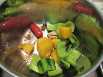 step3: 收乾到9分時,放入步驟1,邊拌邊加熱煮至收乾即可.