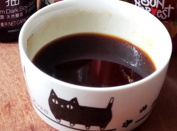 step3: 把果醬、豉油、水、老抽、白酒拌勻備用