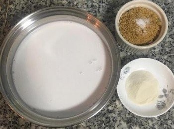 step3: 將<span class="group_2">椰奶凍</span>的<span class="group_1">食材</span>秤好；