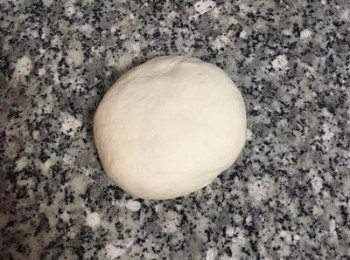 step12: 麵糰取出後揉勻；