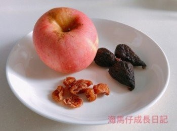 step1: 先將蘋果去皮切片，切走蘋果芯