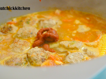 step6: 加入肉丸, 鹽, 茄膏後煮5－10分鐘便可