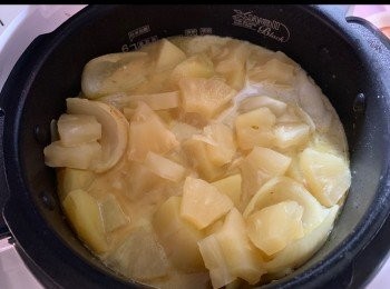 step9: 加入菠蘿粒同椰漿。
用「蒸/燜」mode, 較10分鐘。
燜好就食得啦！