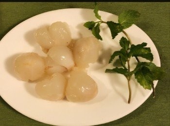 step2: 另適量荔枝及薄荷葉作裝飾用。