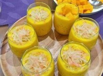 step17: 加入柚子肉或葡萄柚肉；再擺上芒果丁；最後放上薄荷葉或綠色香草葉做裝飾，用保鮮膜包好後，放入冰箱冷藏；